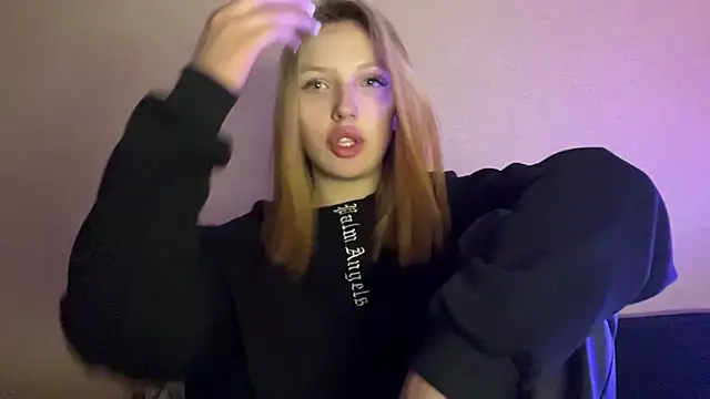 xXMelanieseXx online show from 07-16-26, 07:22