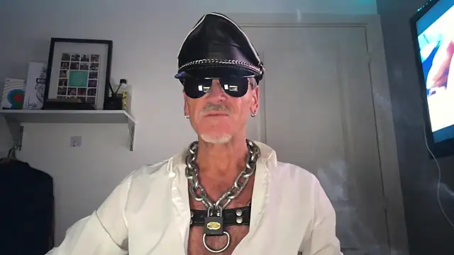 NottsLeather online show from 06-07-26, 09:42