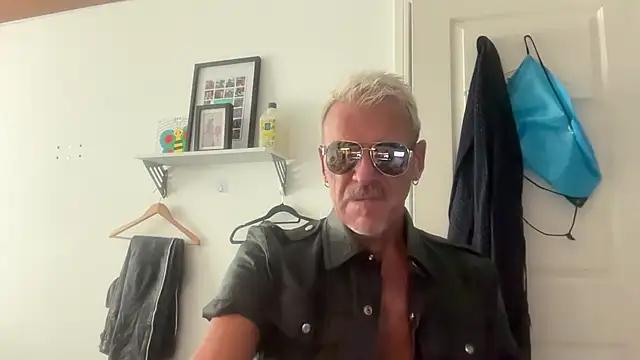 NottsLeather online show from 07-11-26, 04:40