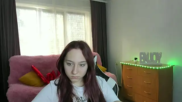 ModelGyrl online show from 06-04-26, 01:10