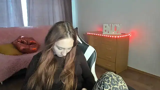 ModelGyrl online show from 07-11-26, 01:06