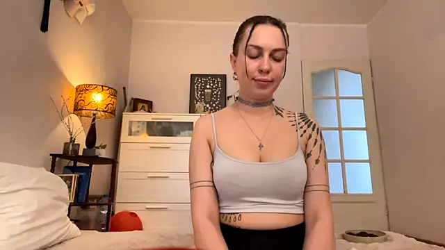 EvelynCharm  online show from 05-26-26, 02:26