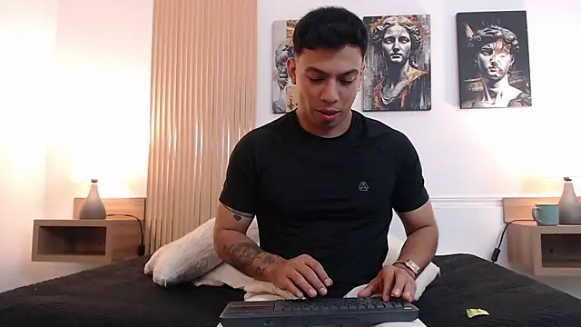 Snapshot of Diego_salvatore chatting on 06-17-26, 05:56 Diego salvatore online show from 06-17-26, 05:56