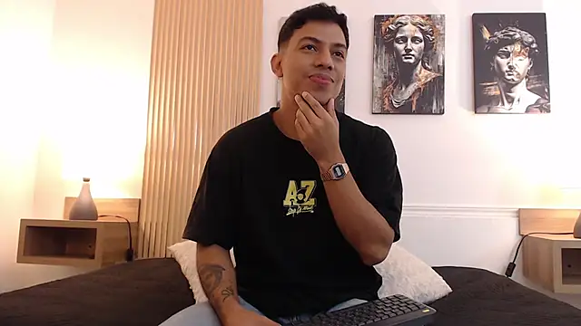 Snapshot of Diego_salvatore chatting on 06-19-26, 02:45 Diego salvatore online show from 06-19-26, 02:45