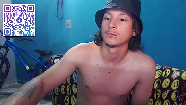 Snapshot of MrKingsaintx chatting on 06-22-26, 01:22 MrKingsaintx online show from 06-22-26, 01:22