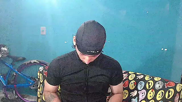 Snapshot of MrKingsaintx chatting on 06-16-26, 01:27 MrKingsaintx online show from 06-16-26, 01:27