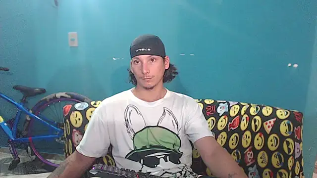 Snapshot of MrKingsaintx chatting on 06-17-26, 01:05 MrKingsaintx online show from 06-17-26, 01:05