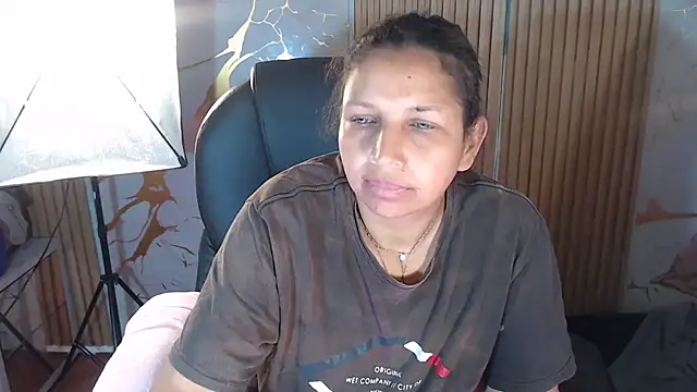 Snapshot of Danna_Sg chatting on 07-15-26, 06:42 Danna Sg online show from 07-15-26, 06:42
