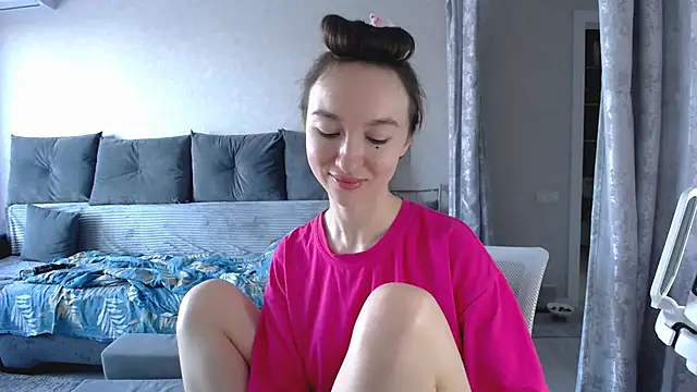 Snapshot of Maryana_Ro chatting on 10-21-25, 07:52 Maryana Ro online show from 10-21-25, 07:52