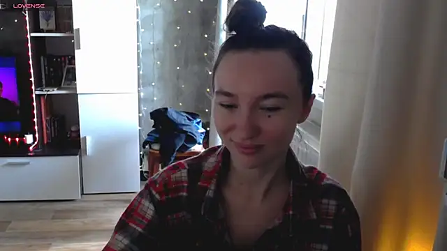 Snapshot of Maryana_Ro chatting on 07-15-26, 12:23 Maryana Ro online show from 07-15-26, 12:23
