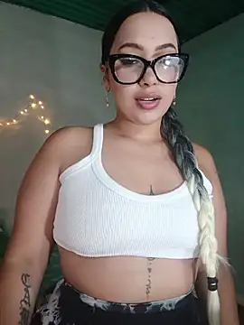 Snapshot of shantall_cute chatting on 07-16-26, 05:37 shantall cute online show from 07-16-26, 05:37