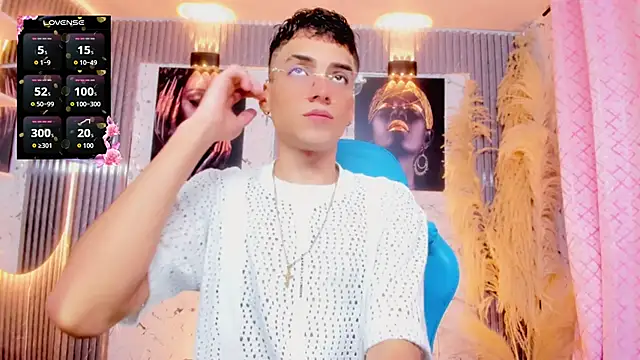 latino boyy  online show from 05-28-26, 08:44