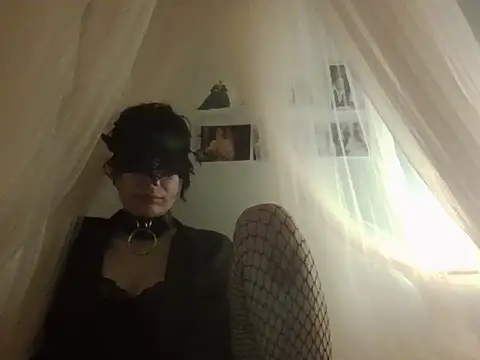 Snapshot of Nyx_Nuit chatting on 06-12-26, 11:24 Nyx Nuit online show from 06-12-26, 11:24