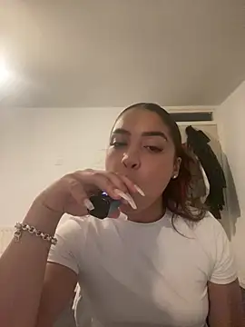 Snapshot of naomiiii55 chatting on 06-10-26, 11:50 naomiiii55 online show from 06-10-26, 11:50