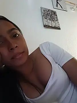 xcleila online show from 06-12-26, 07:55