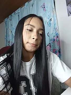 xcleila online show from 07-18-26, 12:41