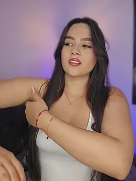 SarahRiveros online show from 06-04-26, 05:50