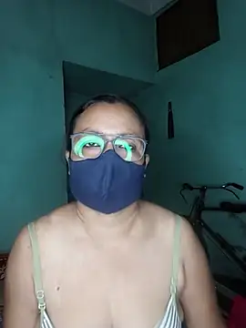 Snapshot of MoonLusty chatting on 06-25-26, 05:12 MoonLusty online show from 06-25-26, 05:12