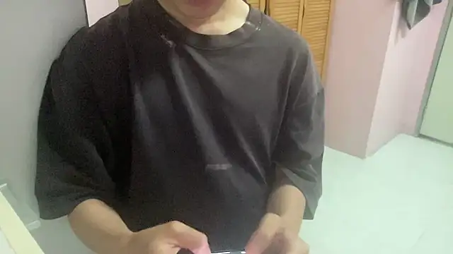 Snapshot of Asianbigfun chatting on 06-25-26, 02:33 Asianbigfun online show from 06-25-26, 02:33