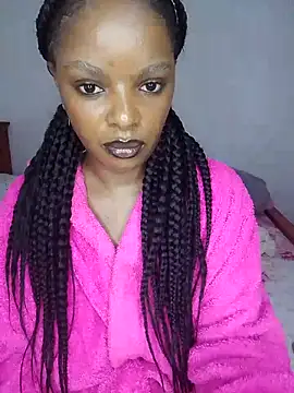 Snapshot of creamiequeen chatting on 06-12-26, 12:36 creamiequeen online show from 06-12-26, 12:36