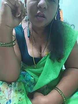 Snapshot of Tamil-kaviya98 chatting on 06-11-26, 05:32 Tamil-kaviya98 online show from 06-11-26, 05:32
