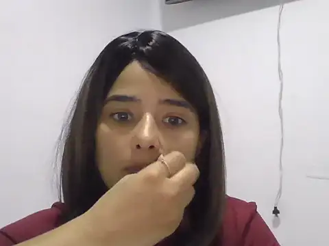 Snapshot of micaelamoreno18 chatting on 07-18-26, 06:05 micaelamoreno18 online show from 07-18-26, 06:05