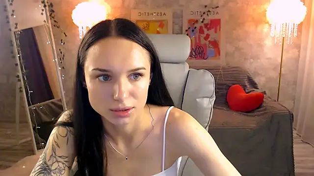Snapshot of NicoleMerz chatting on 06-21-26, 04:57 NicoleMerz online show from 06-21-26, 04:57