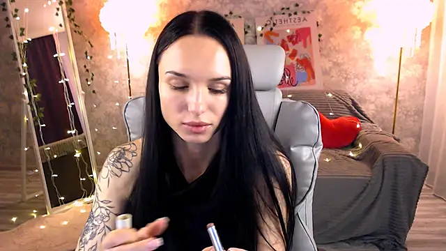 Snapshot of NicoleMerz chatting on 06-19-26, 04:02 NicoleMerz online show from 06-19-26, 04:02