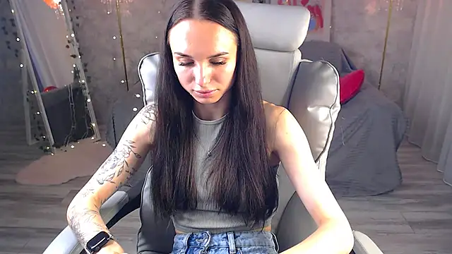 Snapshot of NicoleMerz chatting on 06-03-26, 02:33 NicoleMerz online show from 06-03-26, 02:33