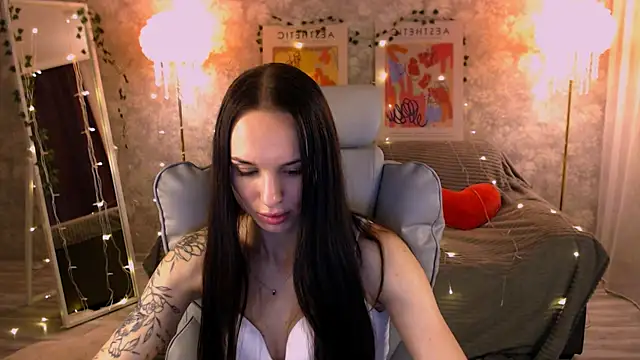 Snapshot of NicoleMerz chatting on 06-17-26, 04:39 NicoleMerz online show from 06-17-26, 04:39
