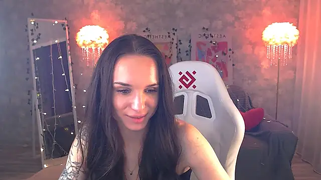 Snapshot of NicoleMerz chatting on 06-11-26, 04:04 NicoleMerz online show from 06-11-26, 04:04