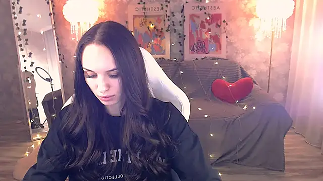 Snapshot of NicoleMerz chatting on 06-10-26, 03:35 NicoleMerz online show from 06-10-26, 03:35