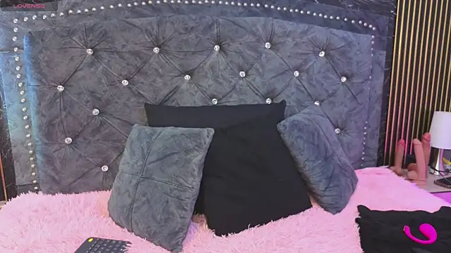 Snapshot of AlexandraNoxx chatting on 07-15-26, 11:50 AlexandraNoxx online show from 07-15-26, 11:50