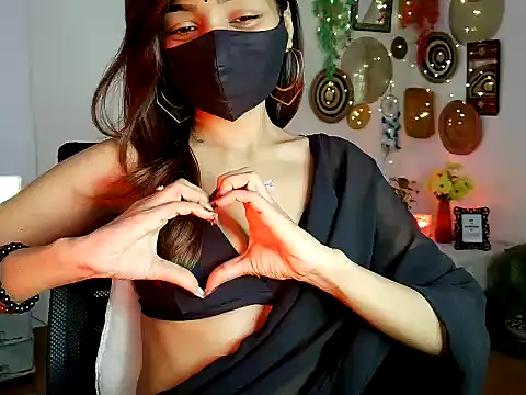 Snapshot of Yalinahotty chatting on 06-11-26, 02:53 Yalinahotty online show from 06-11-26, 02:53