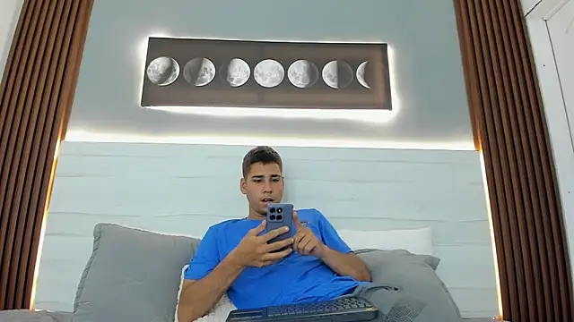 Snapshot of Mauro_boy chatting on 07-06-26, 07:05 Mauro boy online show from 07-06-26, 07:05