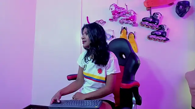  QueenMarilyn online show from 06-21-26, 08:03
