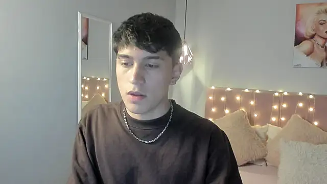 Snapshot of ryan_valentino chatting on 07-15-26, 12:23 ryan valentino online show from 07-15-26, 12:23