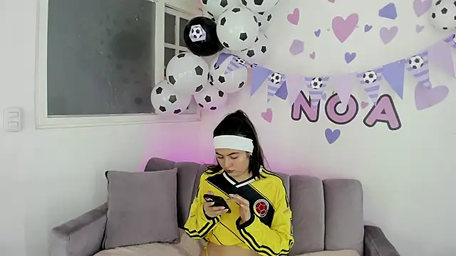 Noa bunny  online show from 06-12-26, 09:34