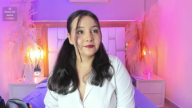 Violet Bloom online show from 05-30-26, 05:40