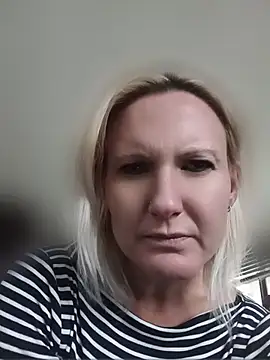 Isabelle Cora online show from 06-20-26, 02:22