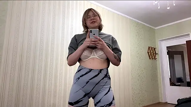 Snapshot of peachpuf chatting on 06-21-26, 03:18 peachpuf online show from 06-21-26, 03:18