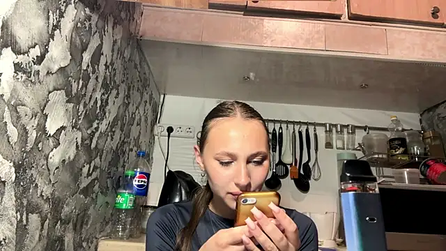 AlidaReff online show from 05-29-26, 06:47