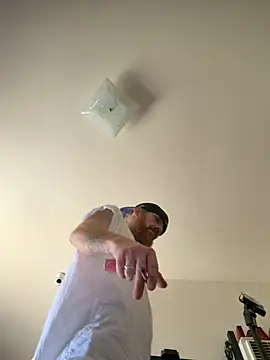 Snapshot of neonginger chatting on 06-16-26, 11:05 neonginger online show from 06-16-26, 11:05