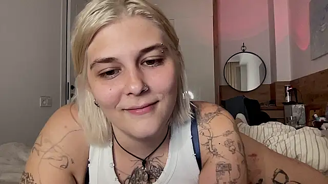 Snapshot of Ella_Bloom chatting on 07-16-26, 07:33 Ella Bloom online show from 07-16-26, 07:33