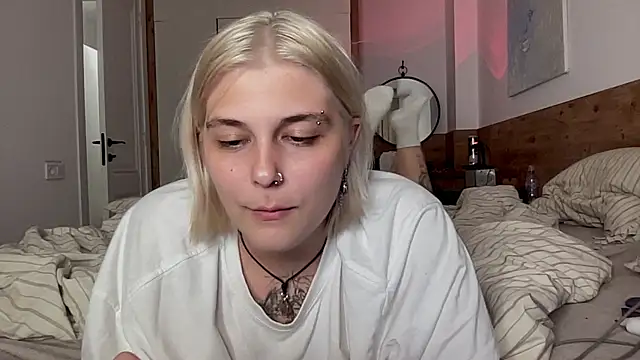 Snapshot of Ella_Bloom chatting on 07-15-26, 06:48 Ella Bloom online show from 07-15-26, 06:48