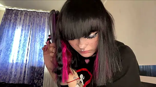 HolyCute online show from 05-31-26, 12:33