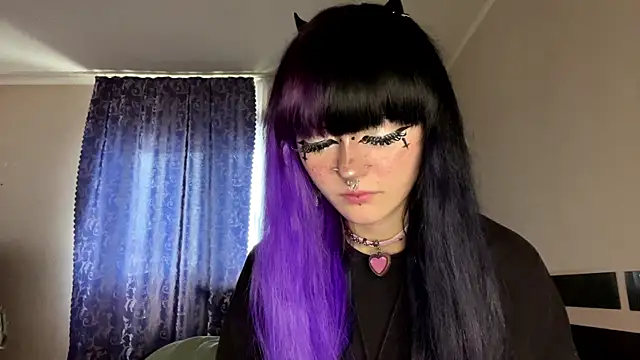 HolyCute online show from 06-12-26, 03:10