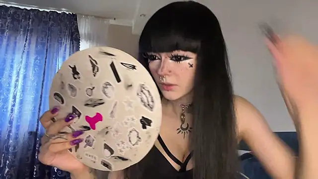 HolyCute online show from 07-04-26, 05:17