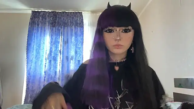 HolyCute online show from 06-30-26, 01:55