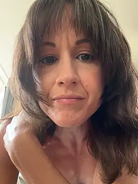 LucyLove UK online show from 05-31-26, 02:01